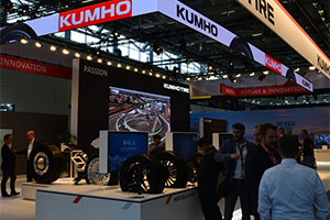 Kumho на выставке  представил свою грузовую новинку - шину KLT23