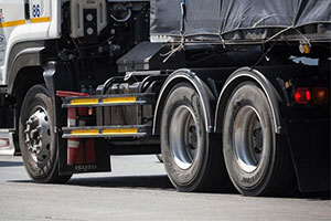 Новые грузовые шины M-Steer 002 и M-Drive 002презентованы компанией Bridgestone